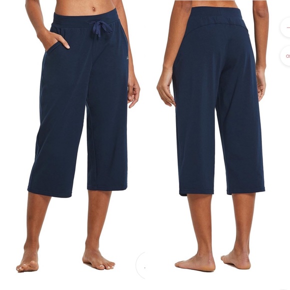 SOLD! 💚Baleaf Navy Capri Pants - Picture 2 of 11